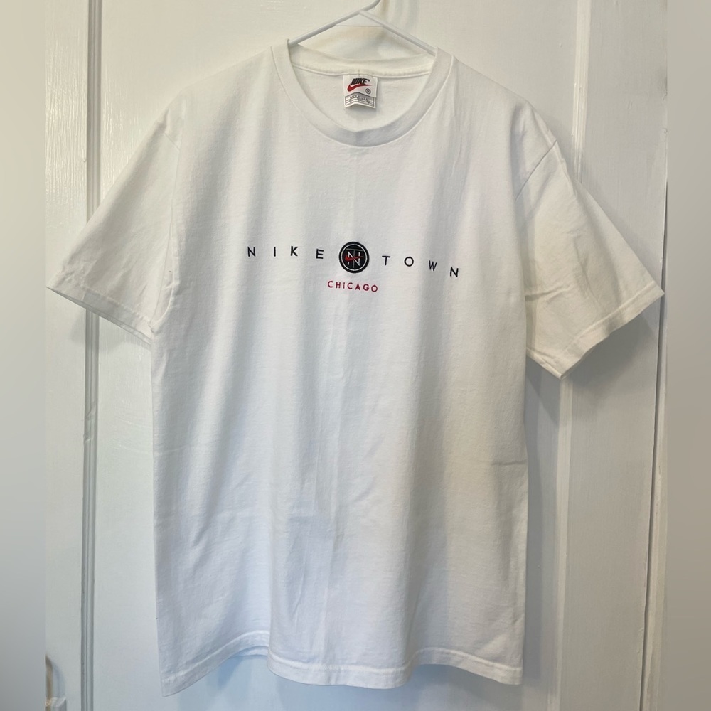 Vintage 90s Nike Town Chicago Embroidered Short Sleeve Tee White Medium